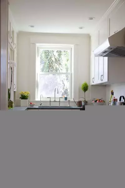 Keuken in een kleine flatfoto