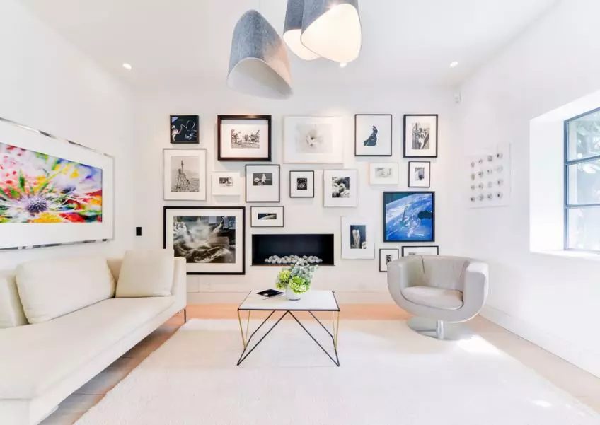 How to spectacularly arrange paintings in the living room: 10 original ideas and tips