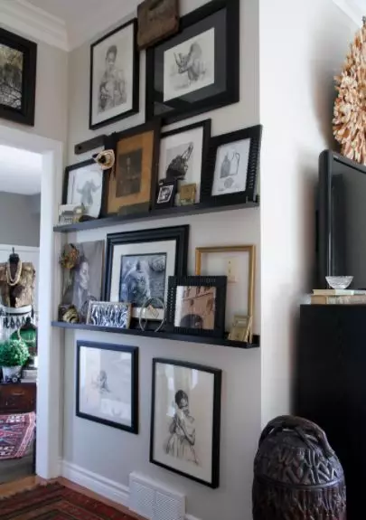 Како да спектакуларно организира слики во дневната соба: 10 оригинални идеи и совети