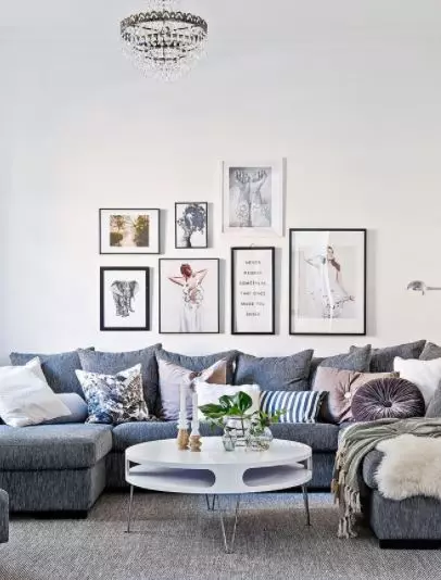 How to spectacle raising pictures in the living room: 10 original ideas