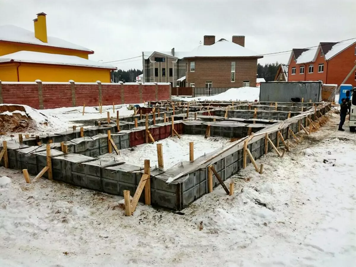 Mes statome žiemą: statybos funkcijos šalto sezono metu 11305_17