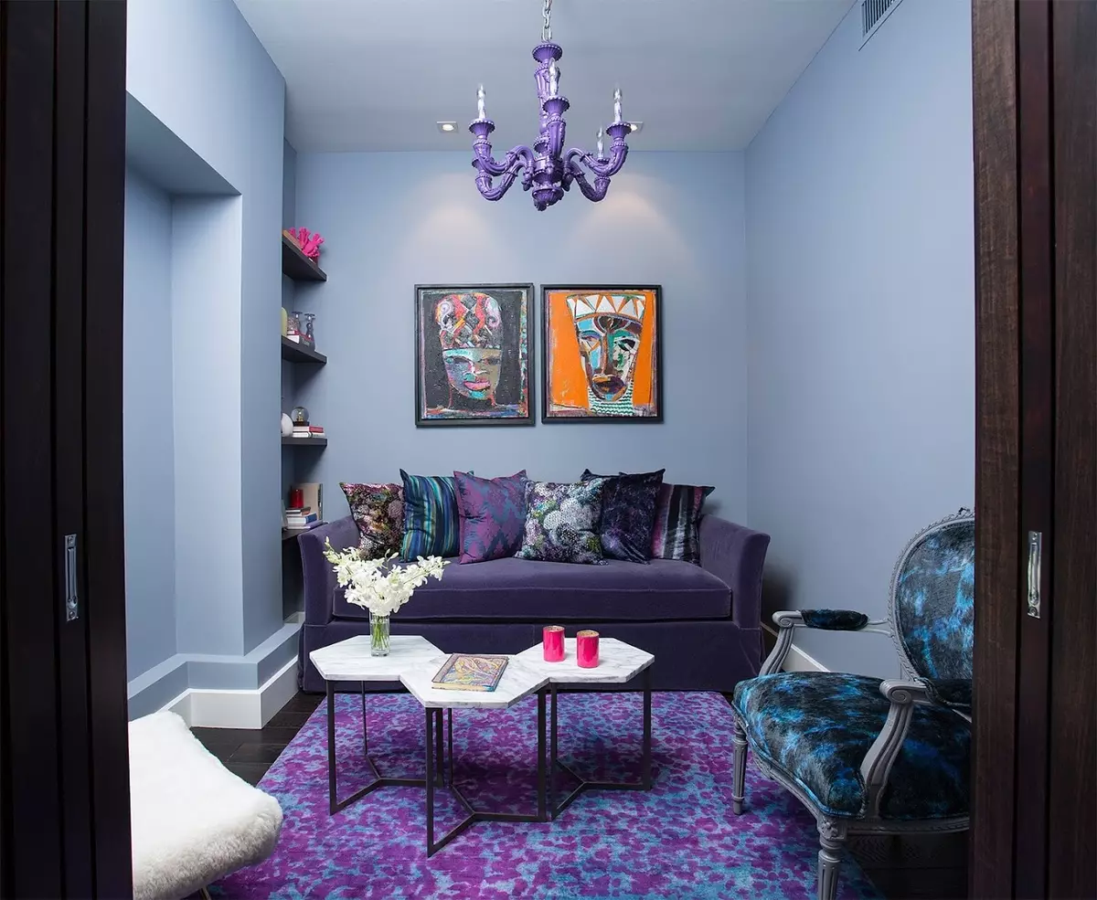 Modrá a ultra fialová v interiéru