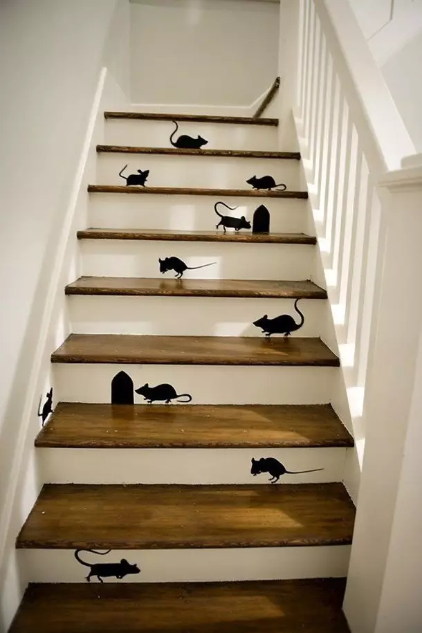 階段を飾る方法：7スタイリッシュなアイデア