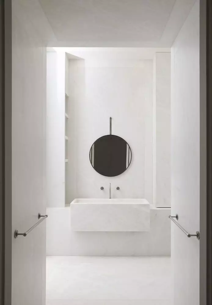 Mramor u kupaonici: 7 unutarnjih stilova u kojem će hladni kamen biti prikladan