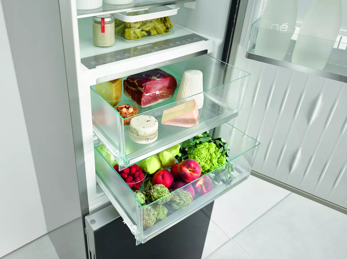 Freshness zones tuyo at basa sa miele refrigerator.