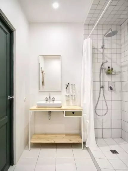7 kamar mandi dimana masalahna sareng kakurangan tempat anu cemerlang direngsekeun