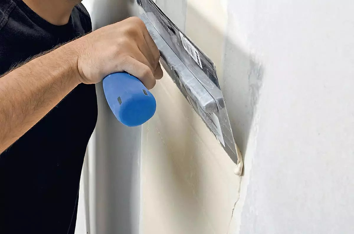 Hur man förbereder väggarna för att hålla fast tapeter?