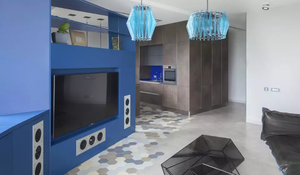 Apartment unusual layout: design in blue colors 11534_29