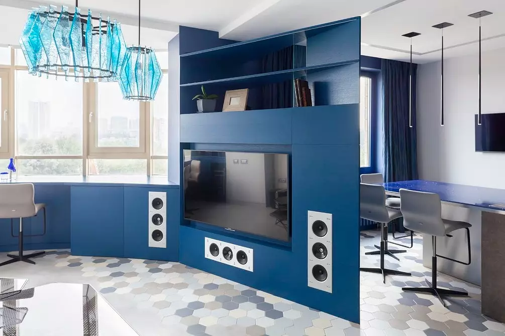 Apartemen Tata Letak Tidak Biasa: Desain dalam warna biru 11534_42