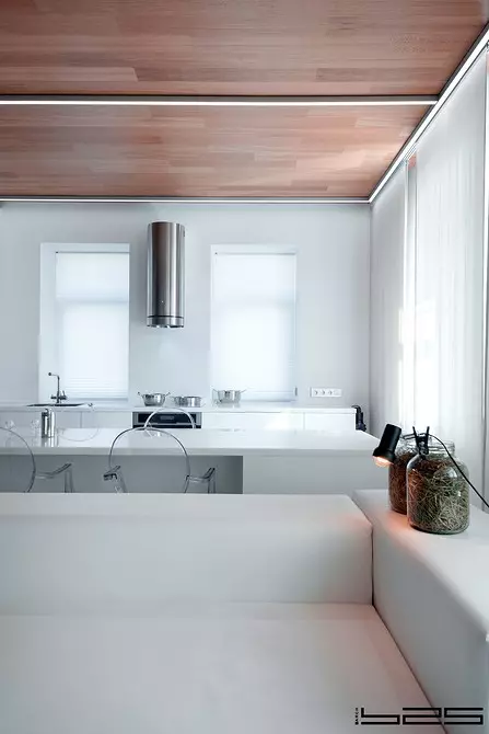 Hvid rækkehus interiør i minimalisme stil 11558_24