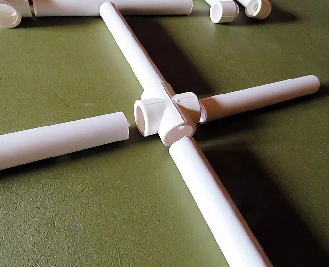 كيفية صنع البراز وطاولة من أنابيب PVC 11579_15