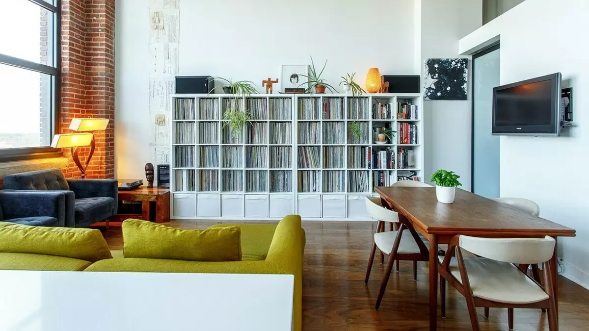 Plan voor de plaatsing van meubels in de kamers: leg uit hoe alles goed moet doen