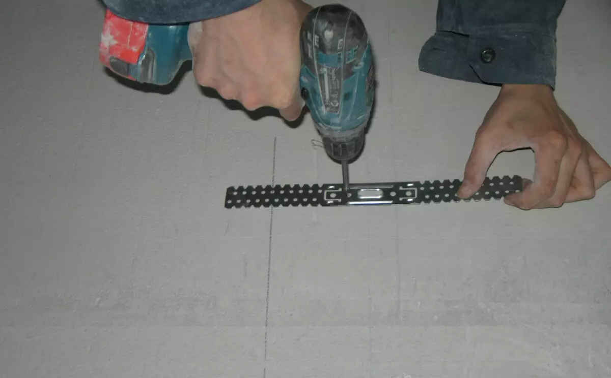 Si të montoni tavanin e suvatjes së pezullimit