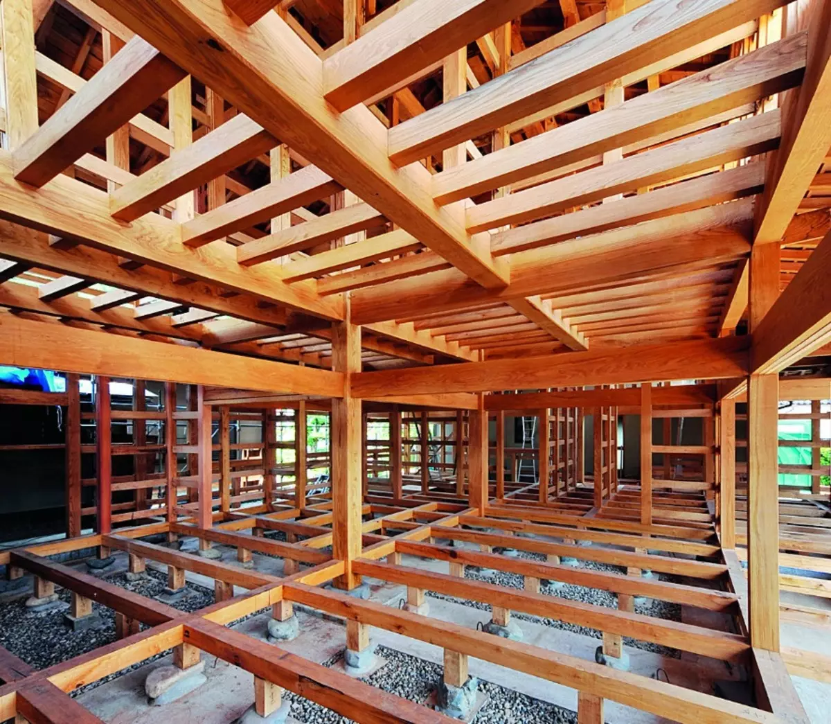 Como escolher sobreposições e pisos em uma casa de madeira