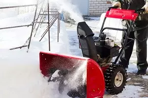 How to choose a snow blower: 9 important parameters and useful tips 11838_1