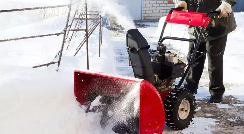 Hoe een sneeuwblazer te kiezen: 9 belangrijke parameters en nuttige tips