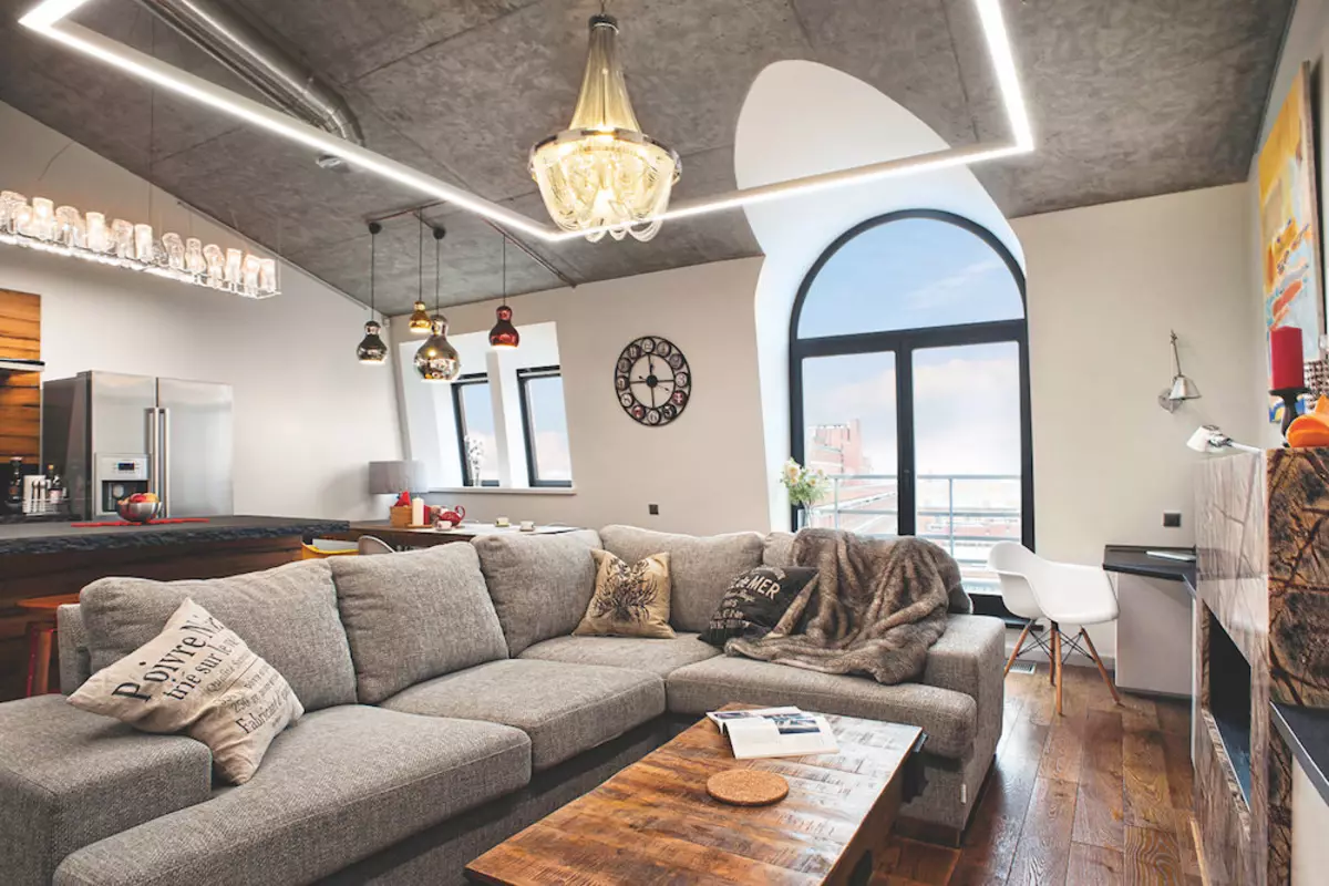 Loft Seni Non-standar