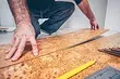 Cum să faci stilul de podea din plută cu propriile mâini