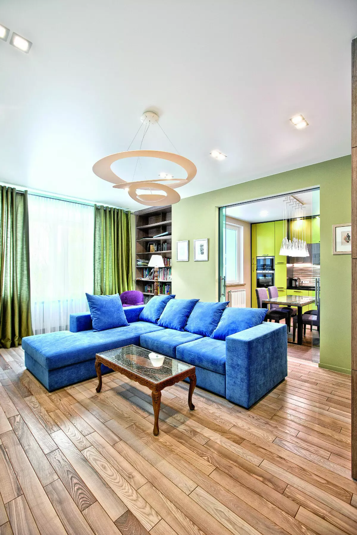 Unusual color solutions in the interior