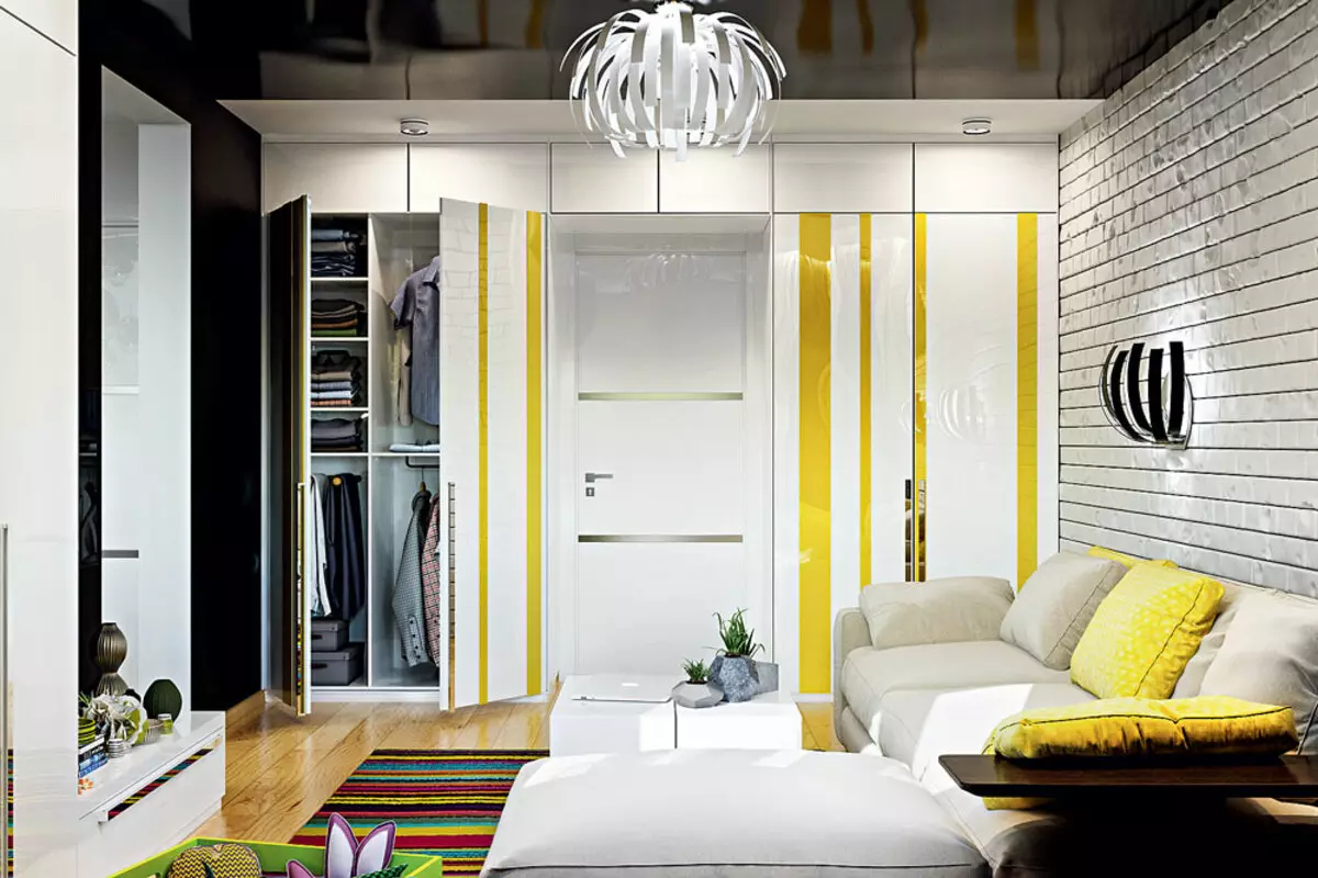 Baltas, melnas un dzeltenas krāsas dzīvokļa interjerā
