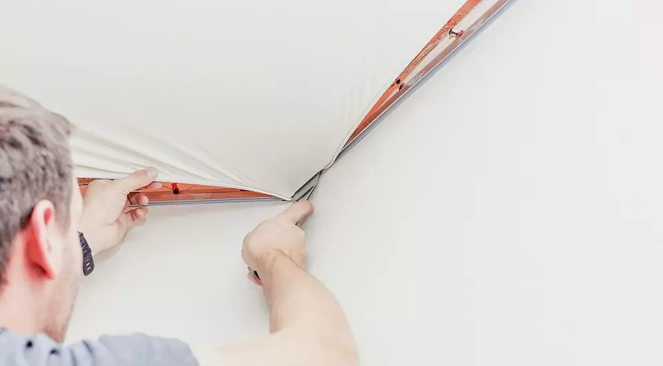 Hoe het stretch plafond zelf te trekken: gedetailleerde instructies