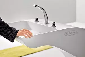 Pierre artificielle dans la conception de la salle de bain 12037_1