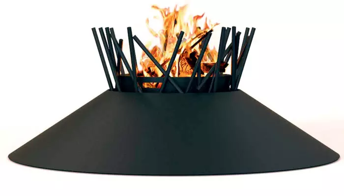 Bonfire ni ọna ọgba