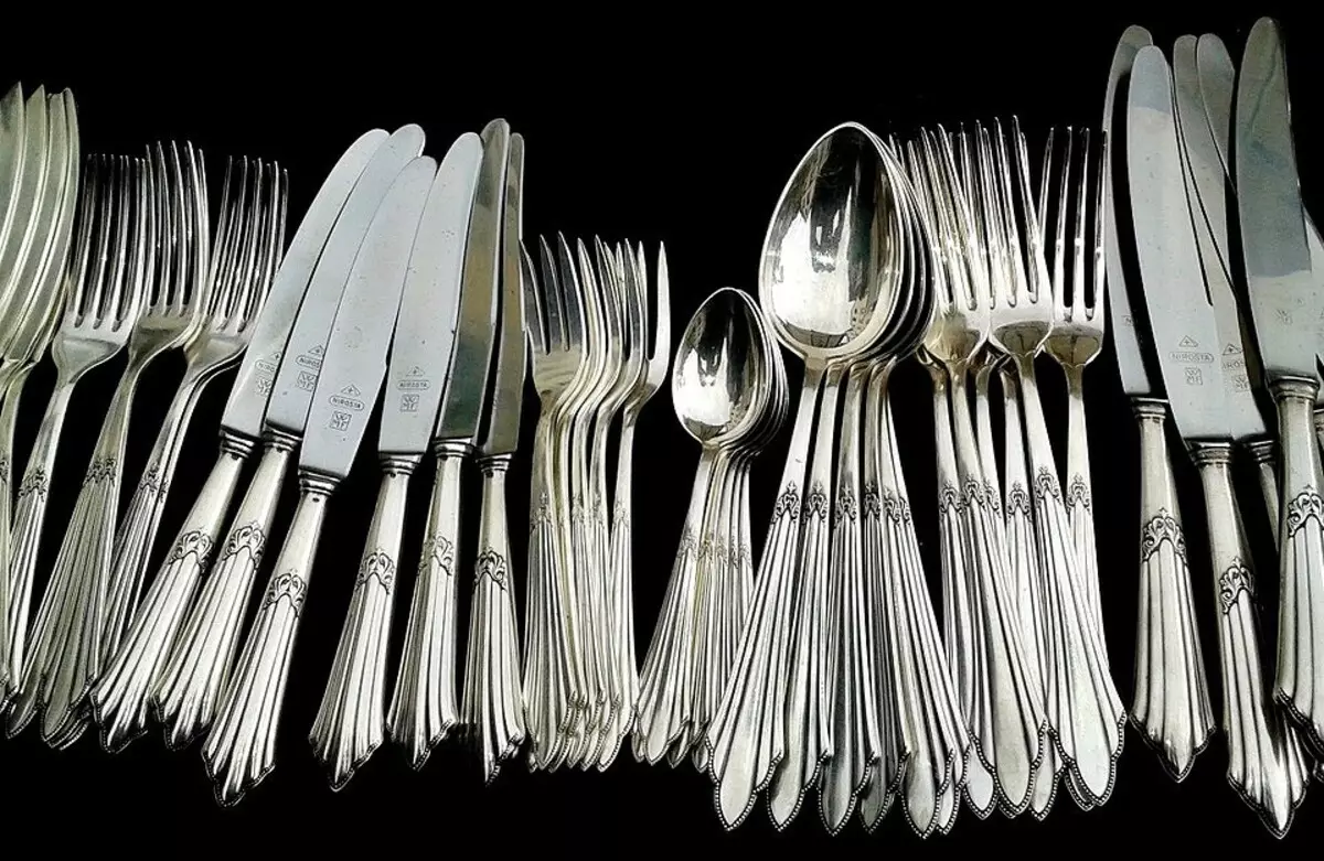 Sådan rengøres sølv hjemme: 8 måder, der vil fungere præcist 1255_3