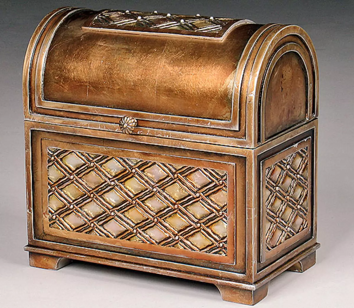 Long-lived chest
