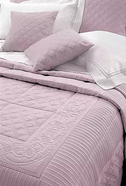 ఫ్యాషన్ bedspread.