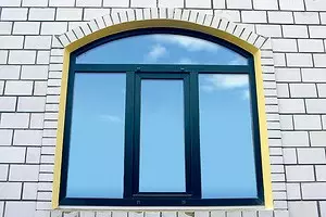 निर्माण खिड़कियां: डिजाइन, कैमरा सीलिंग विधियां 13211_1