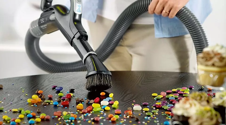 Vacuum cleaner mibni: dak li hu u kif se tiffaċilita t-tindif