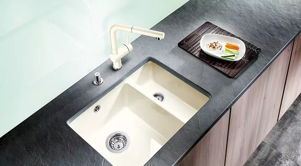 Bagaimana untuk memilih sink untuk dapur: Gambaran keseluruhan semua jenis dan tip berguna 13541_40