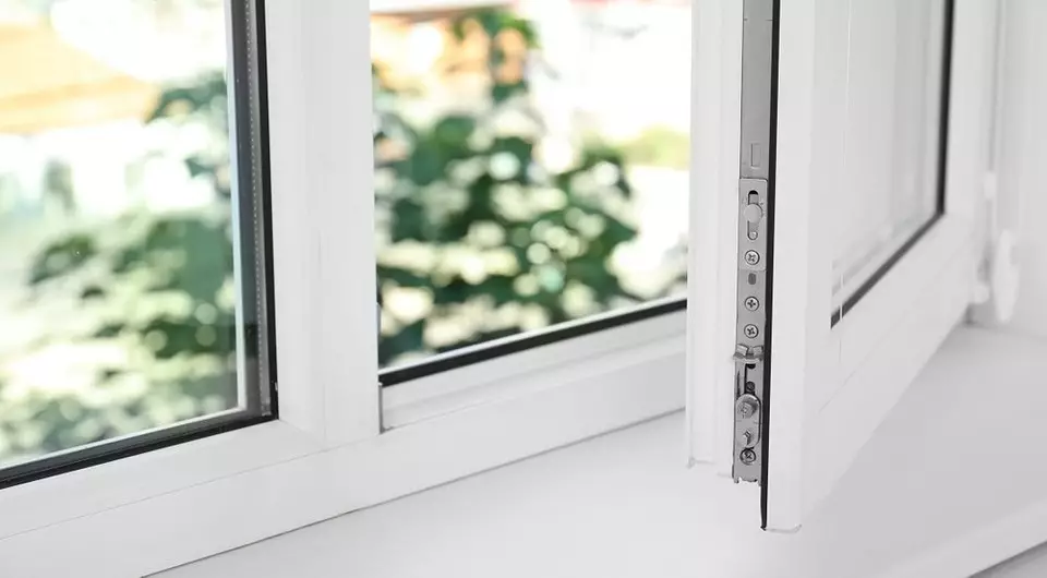 Chúng tôi tháo rời các loại windowsill: 4 tài liệu mà từ đó nó đáng để chọn 14639_14