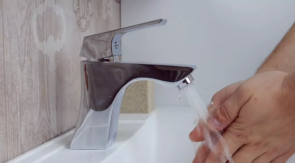 သင်၏အိမ်နီးချင်းများကိုမည်သို့ရေလွှမ်းမိုးရန်မဆို: 8 ရေချိုးခန်းပြုပြင်အကြံပေးချက်များ