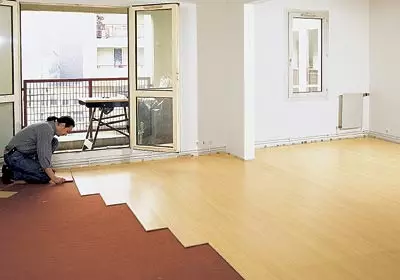Laying laminated parquet