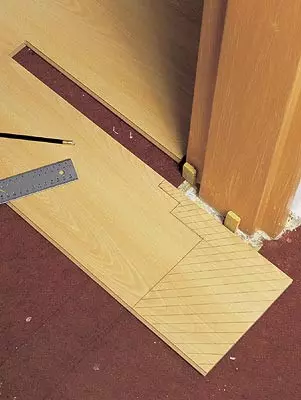 Laying laminated parquet
