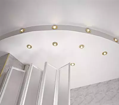 Суспендиран таван со халогени светилки
