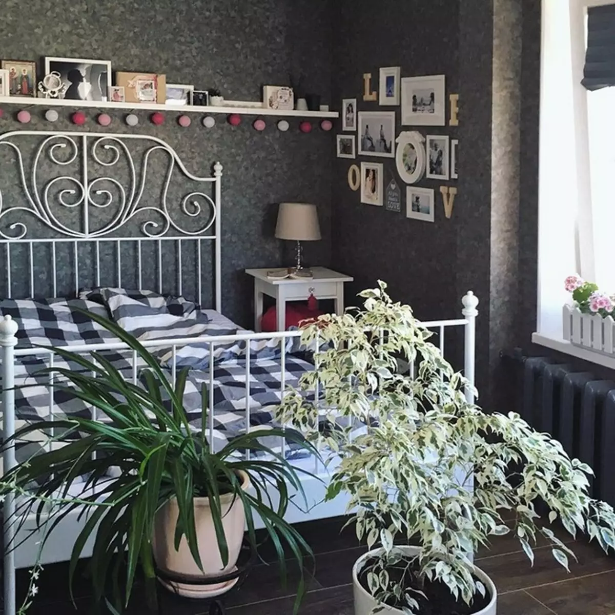 Rahat ve işlevsel bir iç yatak odası oluşturmak için IKEA'dan 10 yatak 1555_74