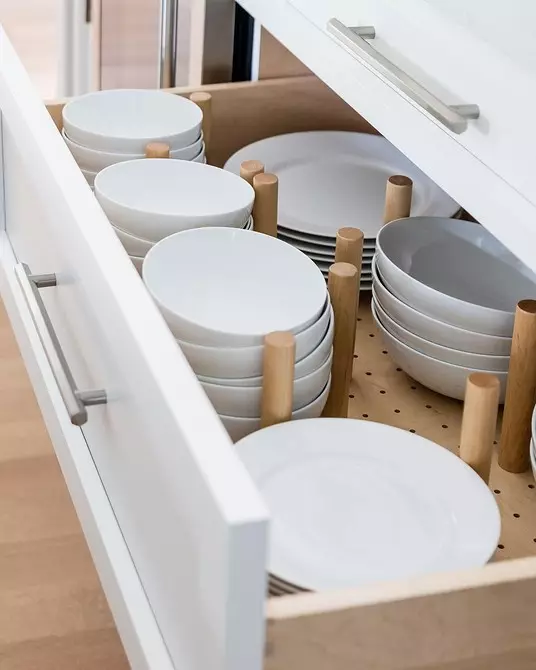 6 maneiras convenientes de armazenar pratos na cozinha 1583_7