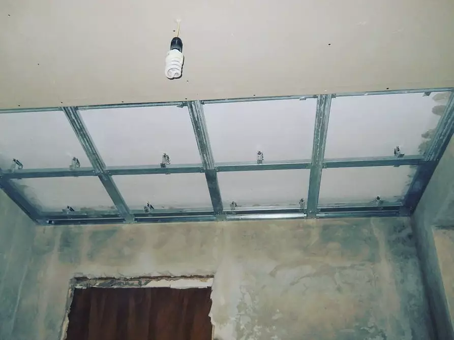 Cum se face un plafon suspendat în baie: 2 instrucțiuni pas cu pas 1668_16