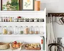 Cómo decorar estantes abiertos en la cocina: 6 hermosas ideas 1680_21