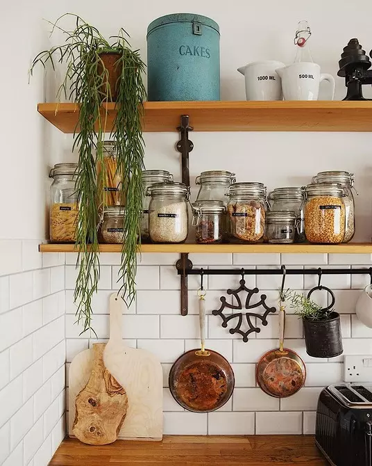 Cum de a decora rafturile deschise în bucătărie: 6 idei frumoase 1680_5