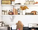 Si të dekoroj raftet e hapura në kuzhinë: 6 ide të bukura 1680_8
