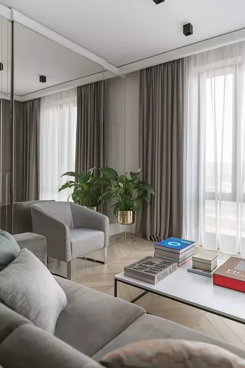 Apartamento com uma área de 45 metros quadrados. m em cores frios com espelhos e gloss 18086_4