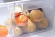 अपार्टमेंटमध्ये बटाटे कसे आणि कोठे साठवायचे जेणेकरून ते खराब झाले नाही: 5 कल्पना आणि नियम