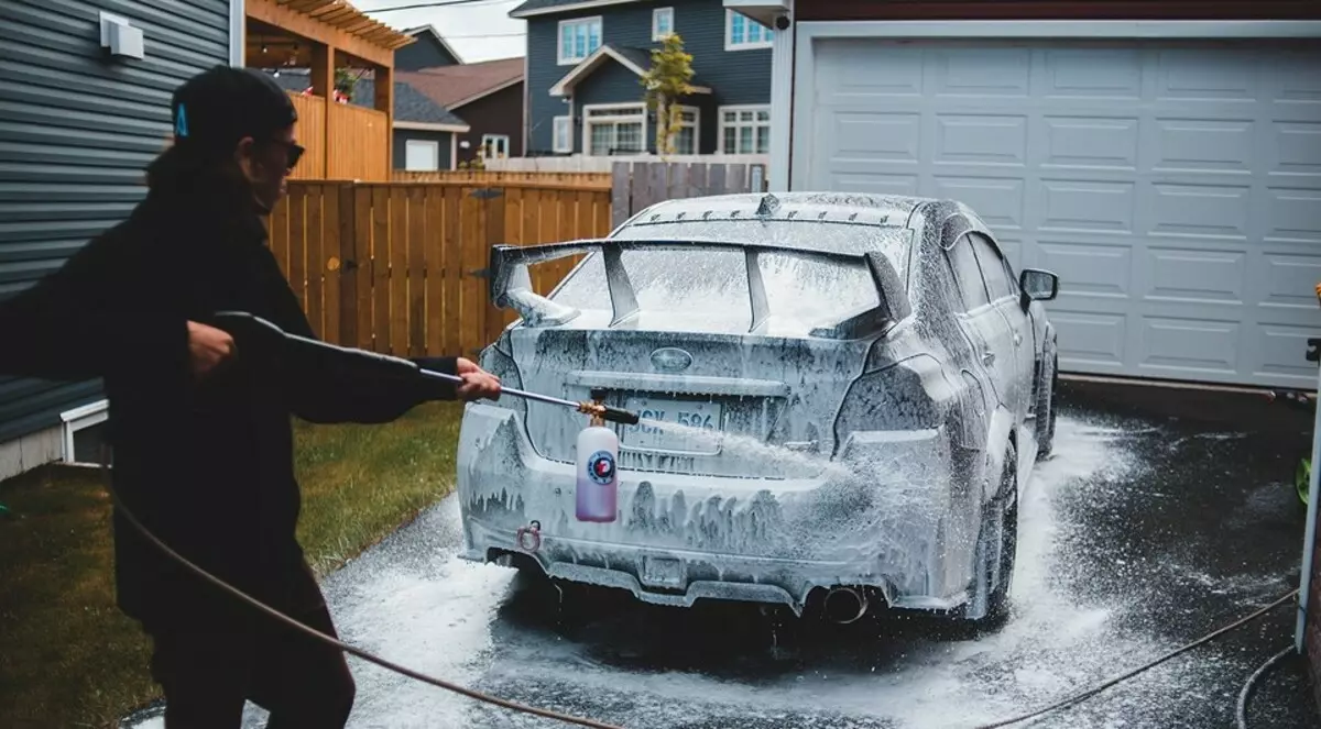 如何製作泡沫發電機來洗車，地毯不僅