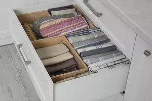 Kuidas salvestada köögis tekstiilis kaunilt ja kompaktne: 9 näidet fotodega 18891_1