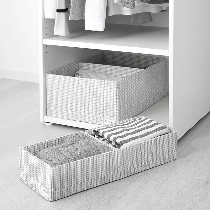 7 organisatsjes IKEA foar opslach garderobe yn 'e kast 2076_13