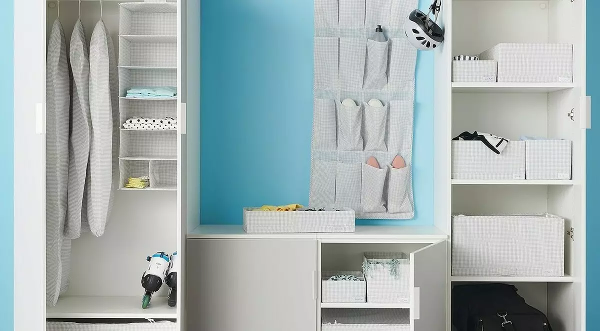 7 organisatsjes IKEA foar opslach garderobe yn 'e kast 2076_15